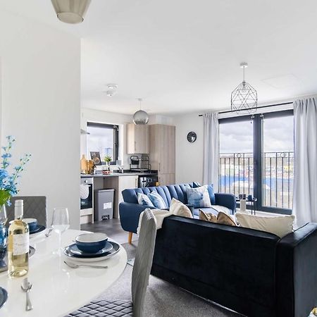 סלאו Livestay-New Private Apartment Building Minutes From Heathrow מראה חיצוני תמונה