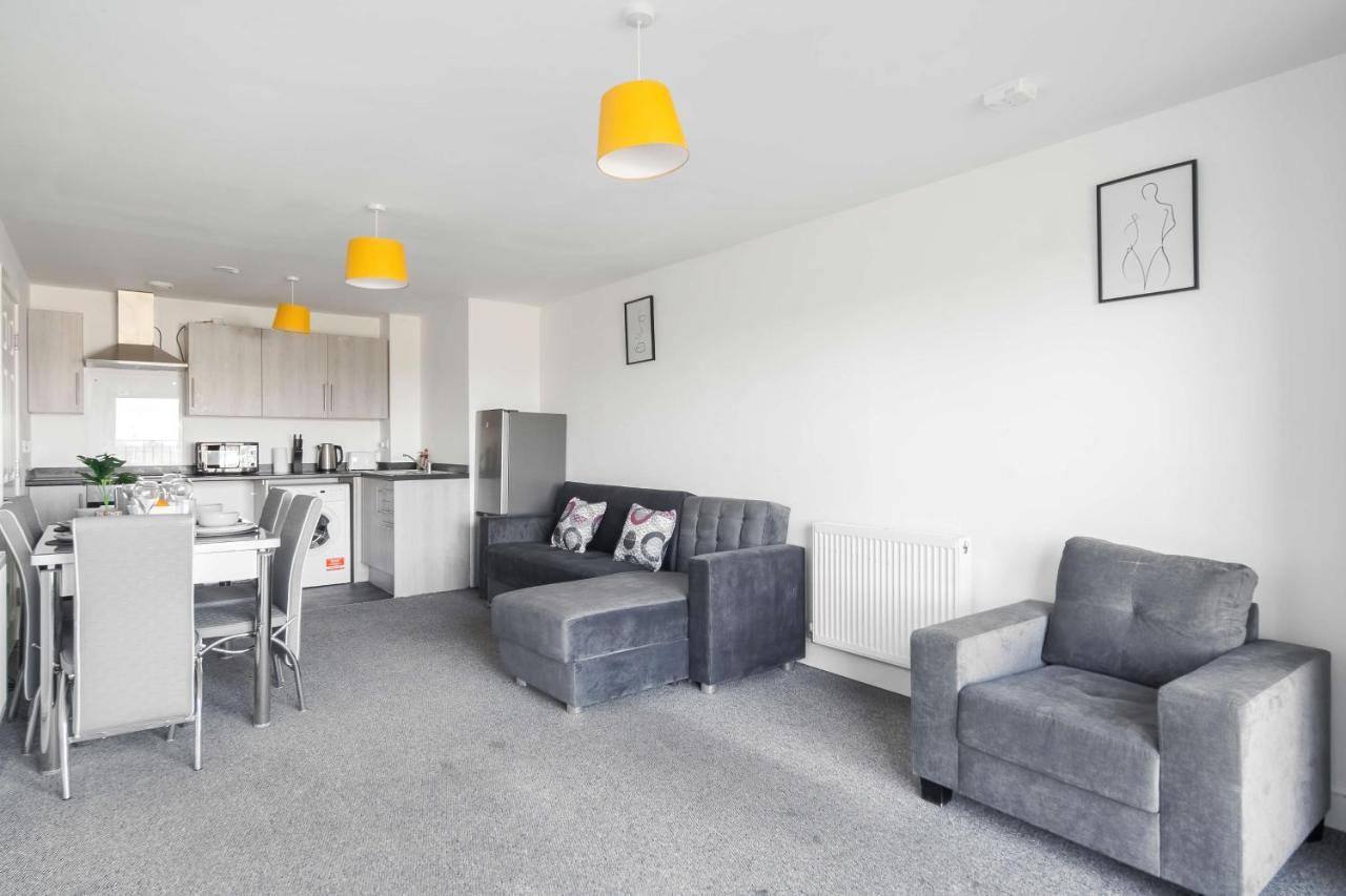 סלאו Livestay-New Private Apartment Building Minutes From Heathrow מראה חיצוני תמונה