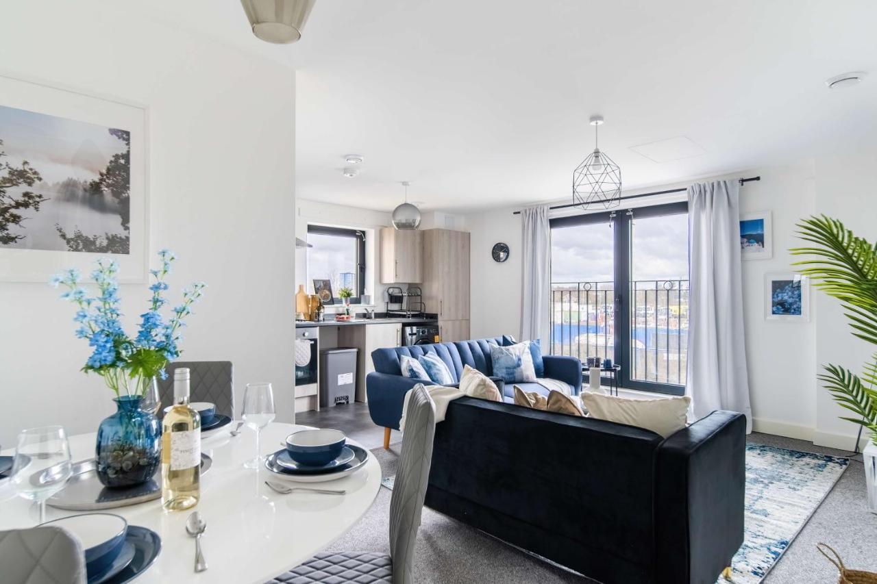 סלאו Livestay-New Private Apartment Building Minutes From Heathrow מראה חיצוני תמונה