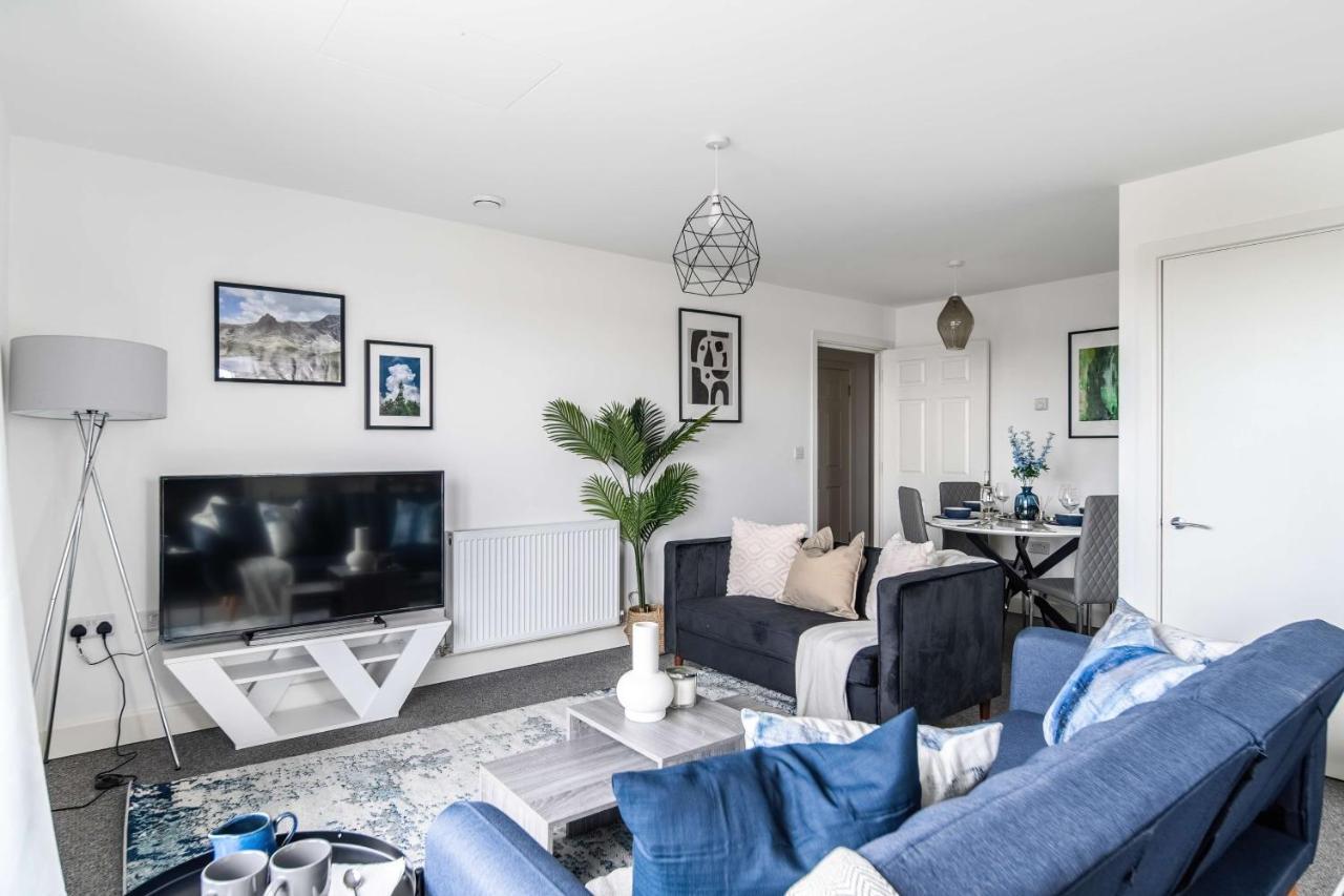 סלאו Livestay-New Private Apartment Building Minutes From Heathrow מראה חיצוני תמונה