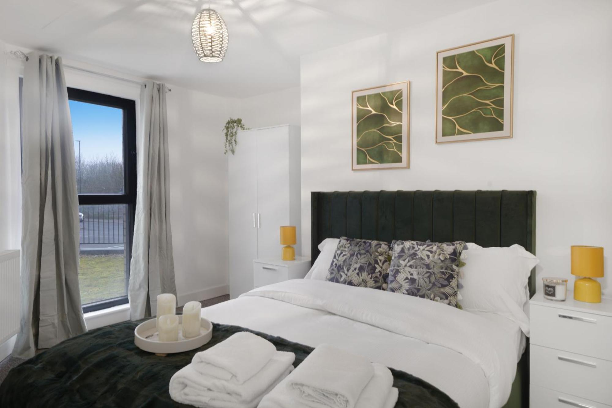 סלאו Livestay-New Private Apartment Building Minutes From Heathrow מראה חיצוני תמונה
