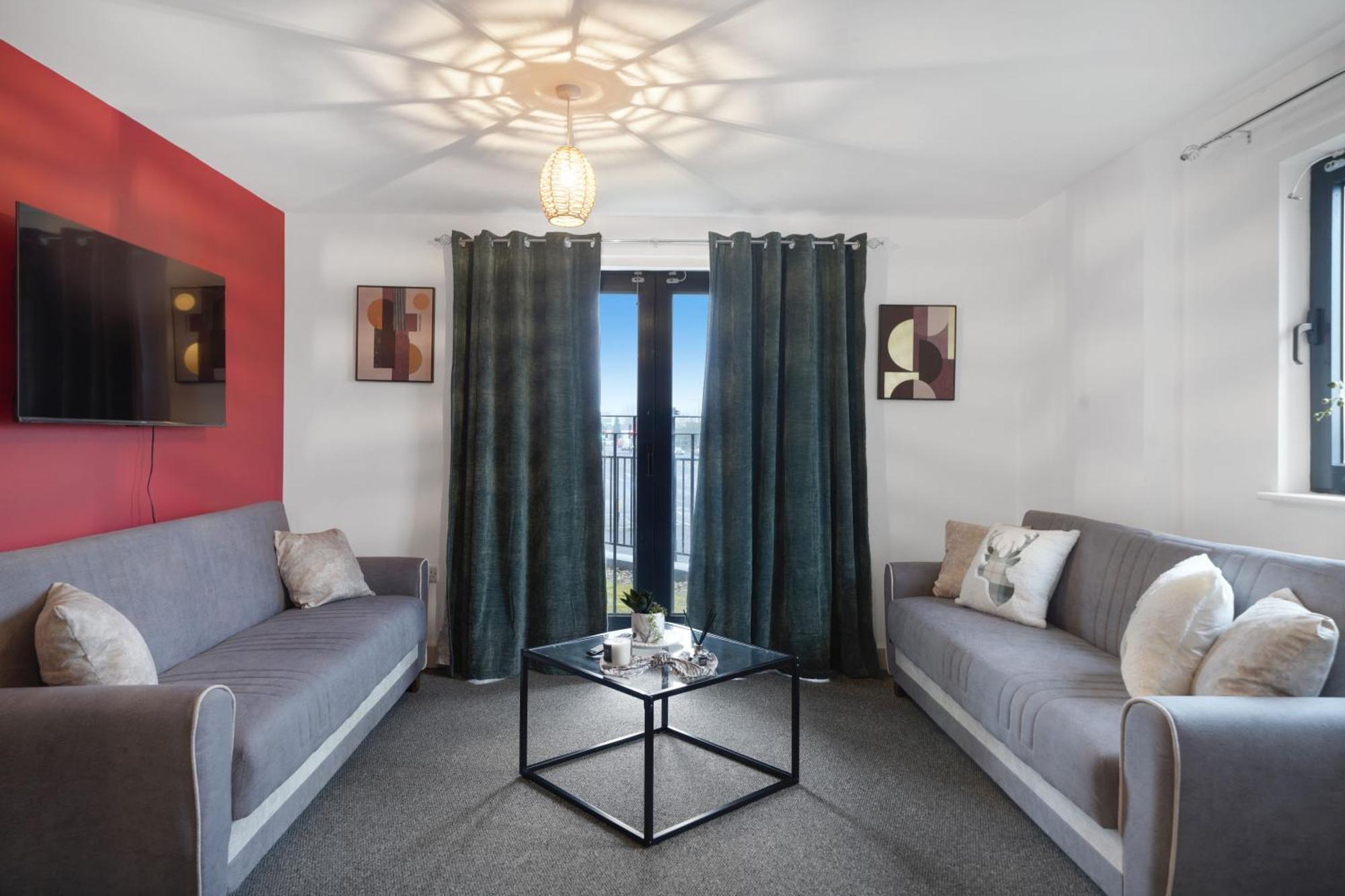 סלאו Livestay-New Private Apartment Building Minutes From Heathrow מראה חיצוני תמונה