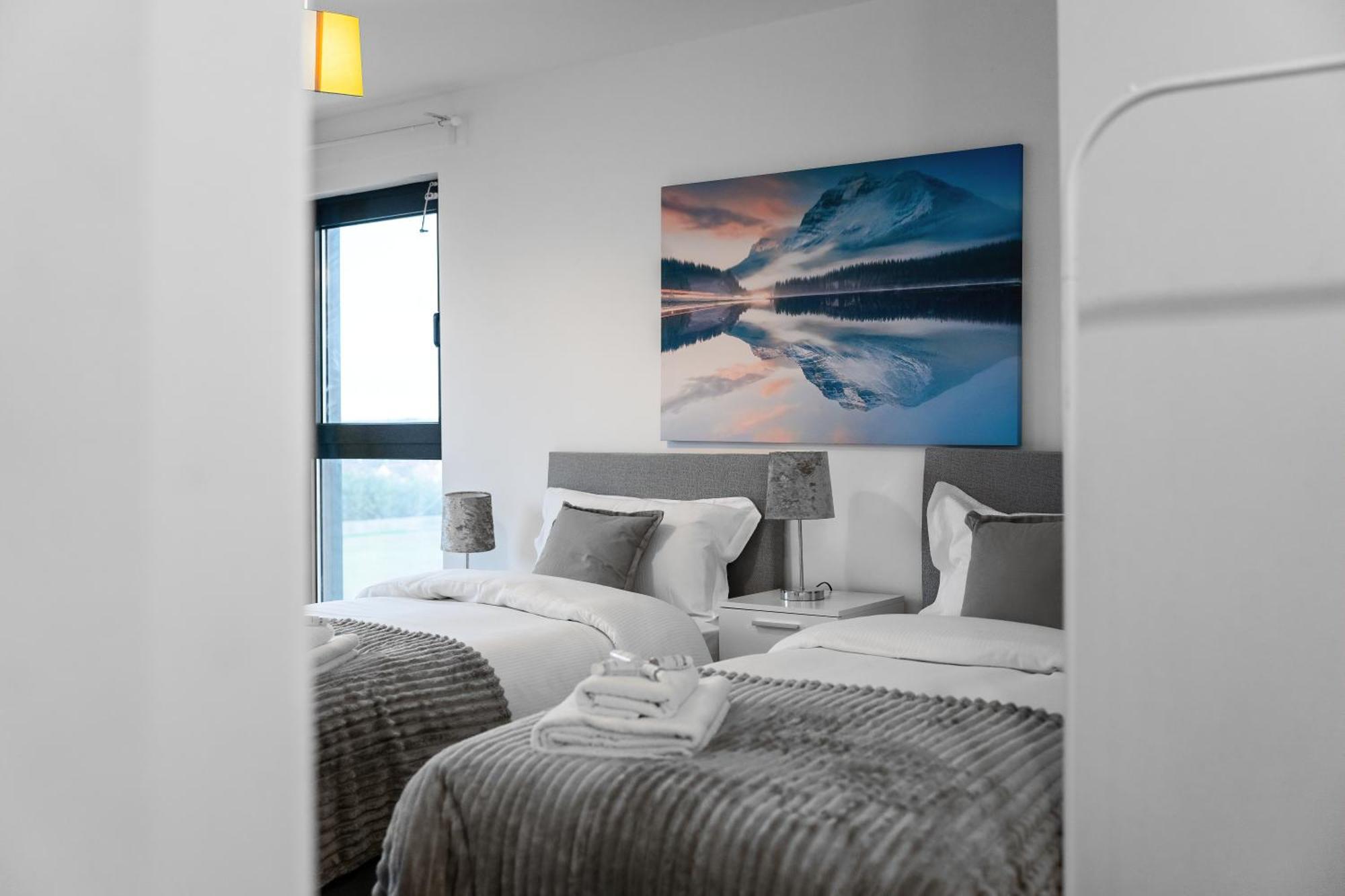 סלאו Livestay-New Private Apartment Building Minutes From Heathrow מראה חיצוני תמונה