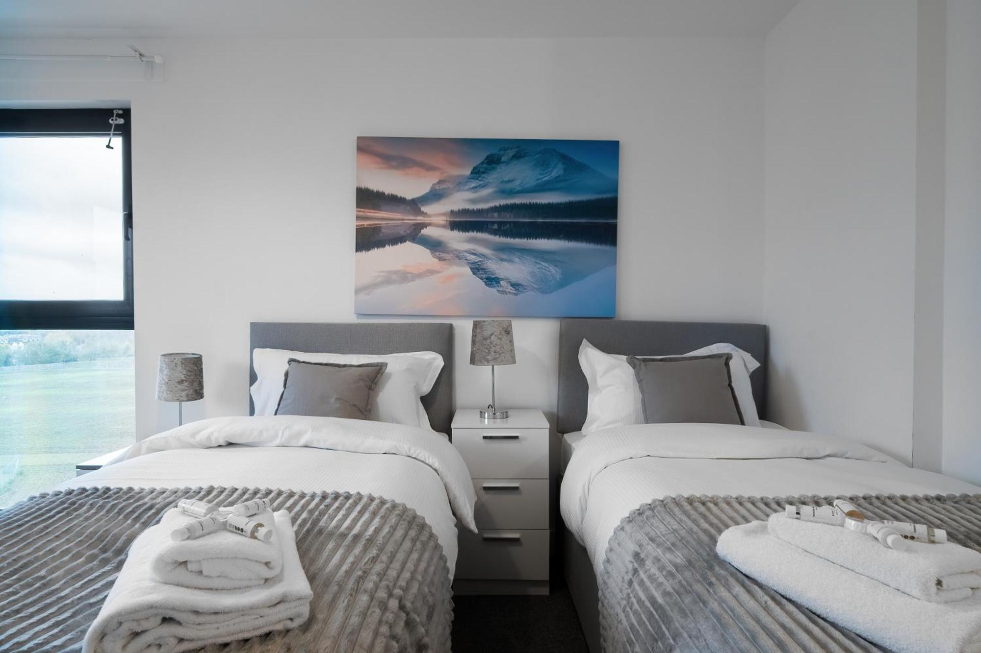 סלאו Livestay-New Private Apartment Building Minutes From Heathrow מראה חיצוני תמונה