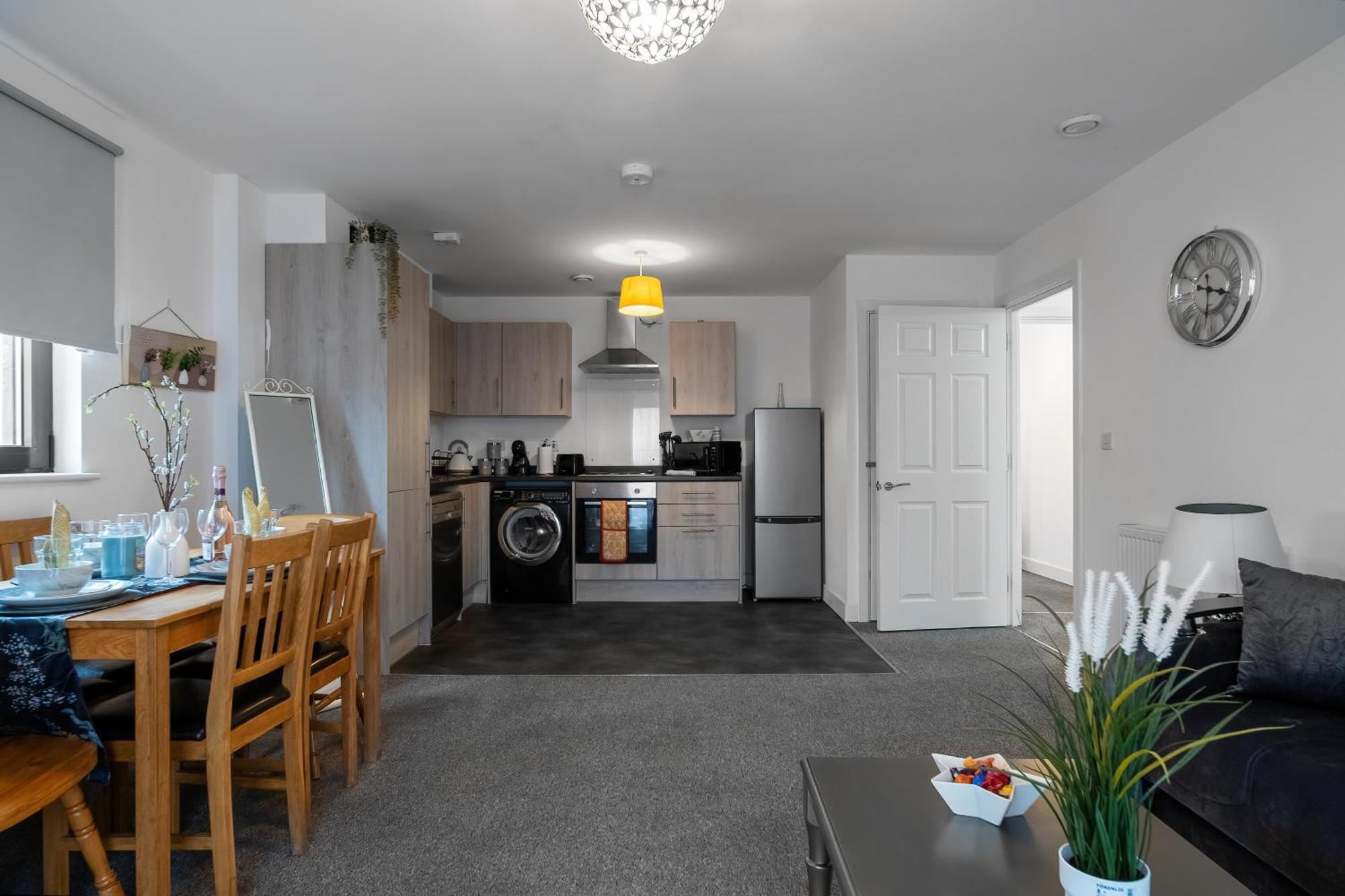 סלאו Livestay-New Private Apartment Building Minutes From Heathrow מראה חיצוני תמונה