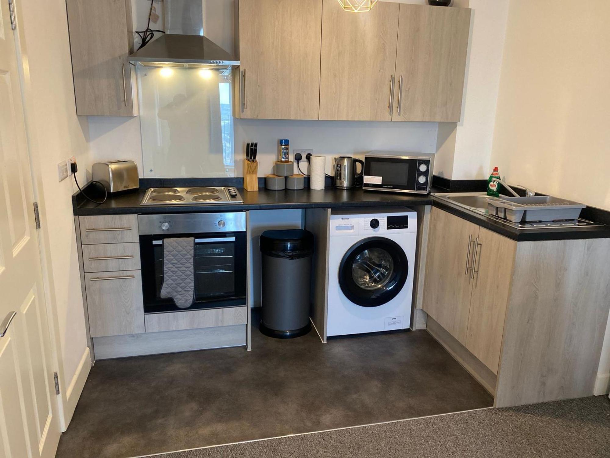 סלאו Livestay-New Private Apartment Building Minutes From Heathrow מראה חיצוני תמונה