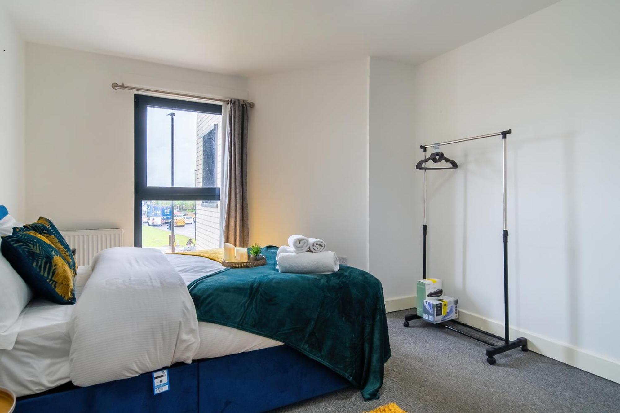 סלאו Livestay-New Private Apartment Building Minutes From Heathrow מראה חיצוני תמונה