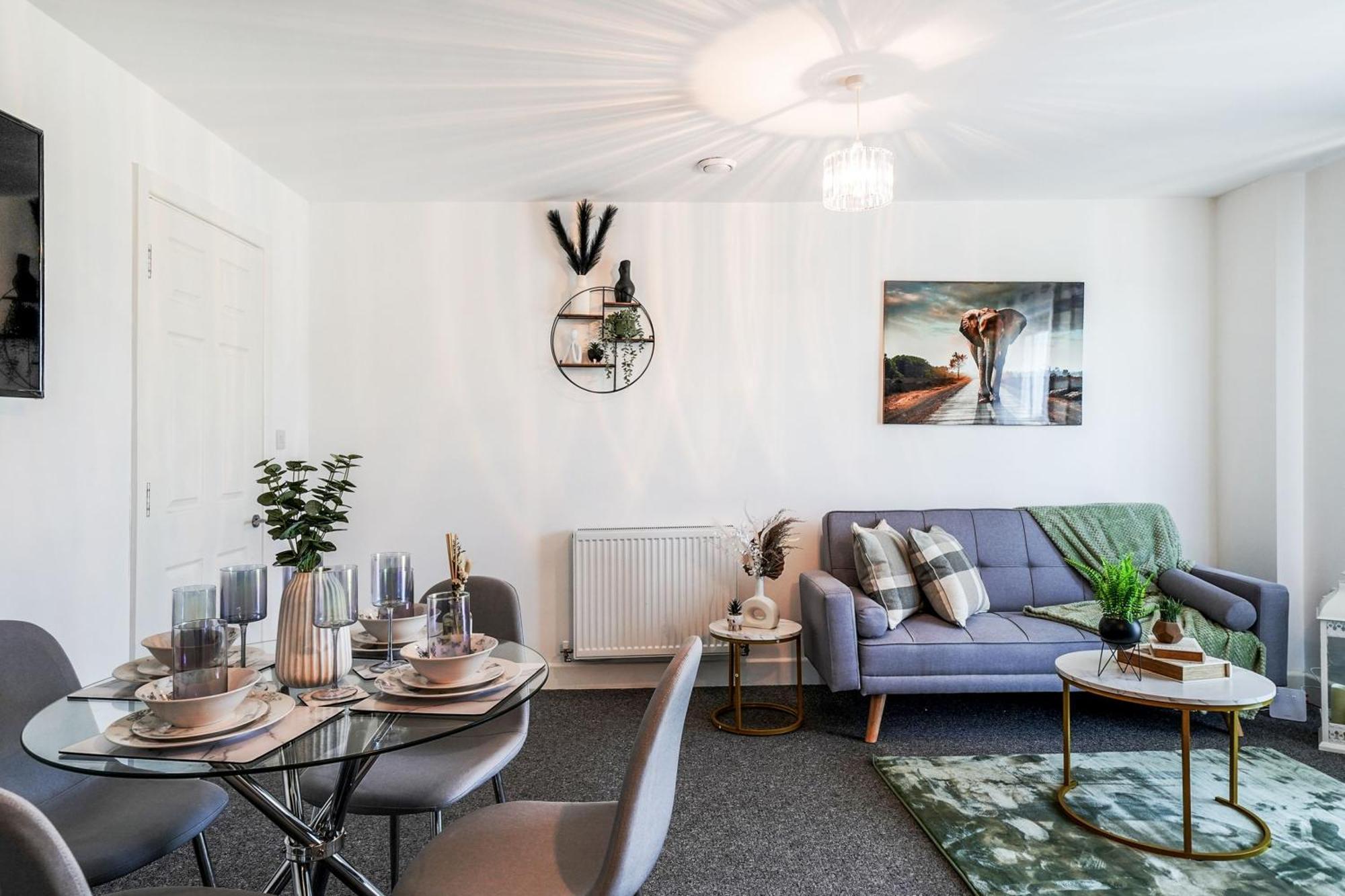 סלאו Livestay-New Private Apartment Building Minutes From Heathrow מראה חיצוני תמונה