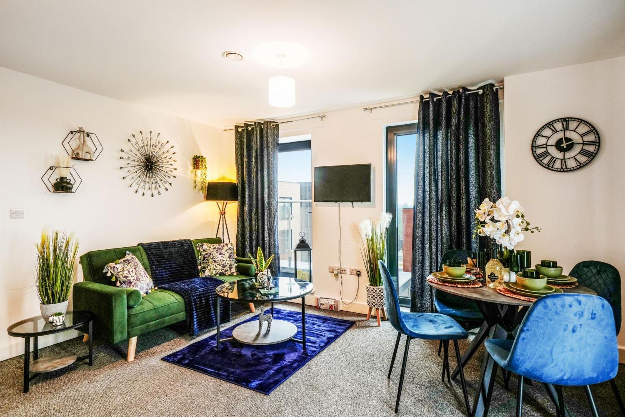 סלאו Livestay-New Private Apartment Building Minutes From Heathrow מראה חיצוני תמונה