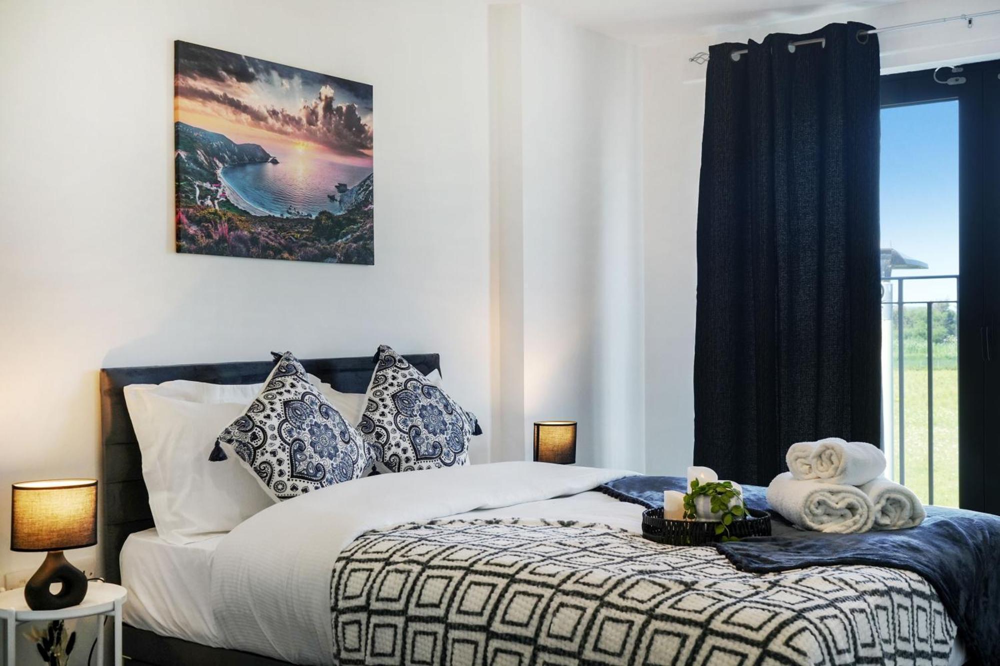 סלאו Livestay-New Private Apartment Building Minutes From Heathrow מראה חיצוני תמונה
