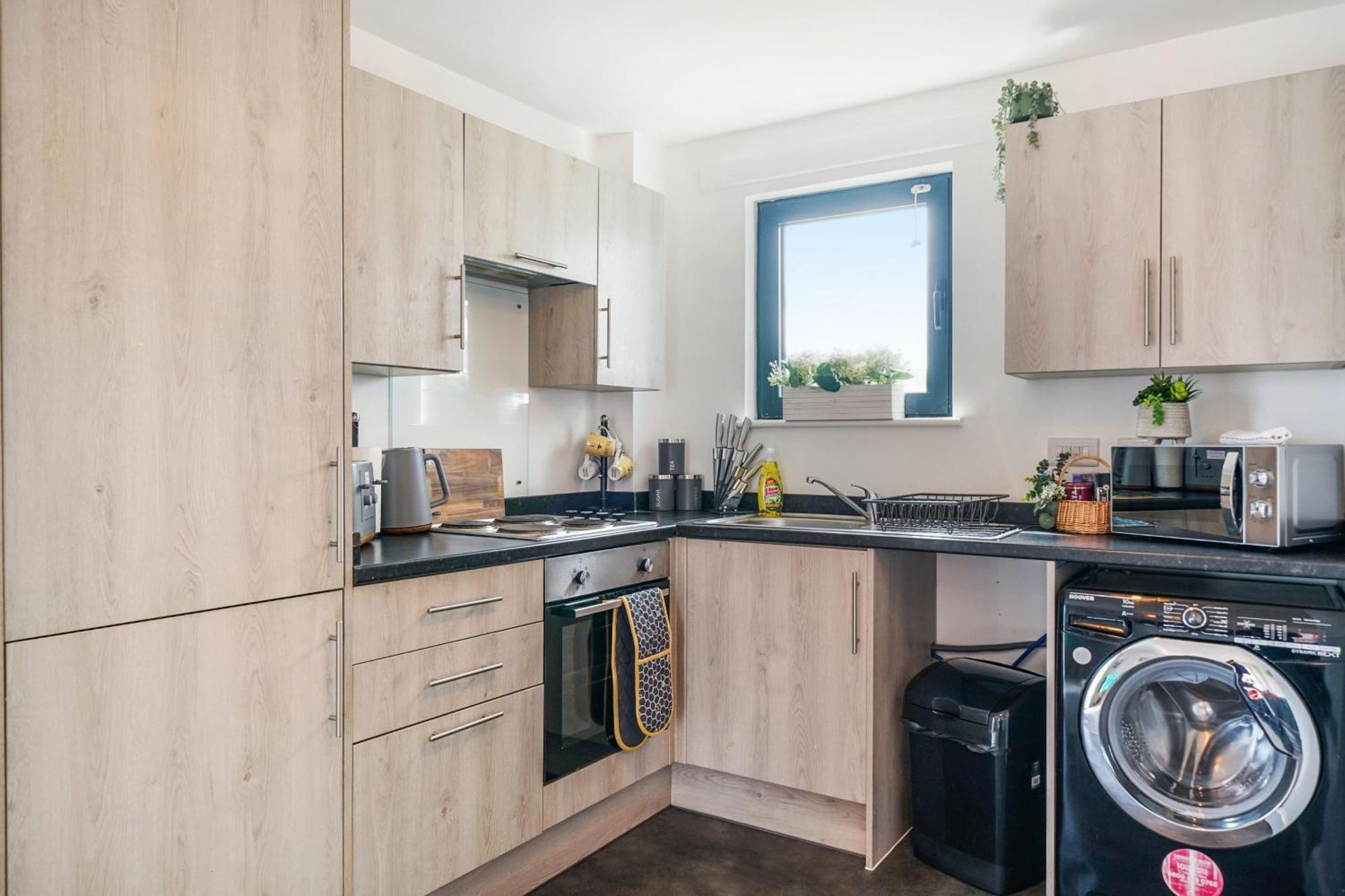 סלאו Livestay-New Private Apartment Building Minutes From Heathrow מראה חיצוני תמונה